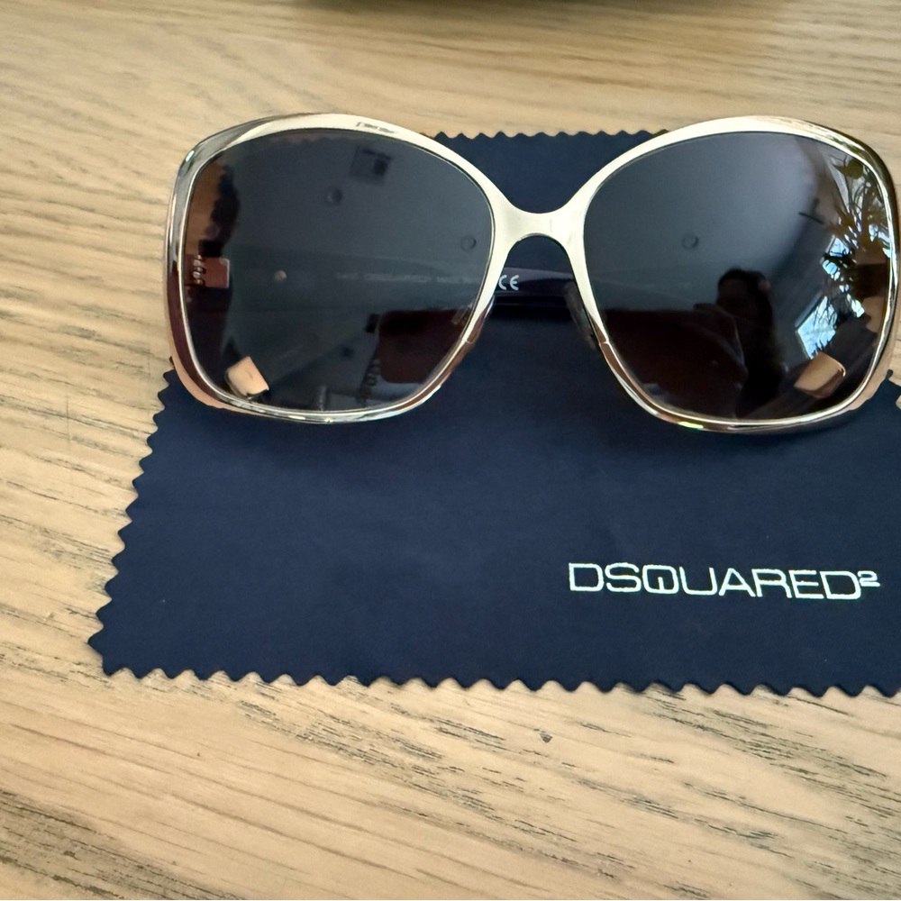 DSQUARED2 Women's Gold Framed Sunglasses - Authentic - Picture 6 of 7